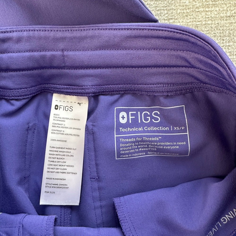 Figs Zamora jogger scrub pants and Rafaela scrub top - Picture 2 of 5